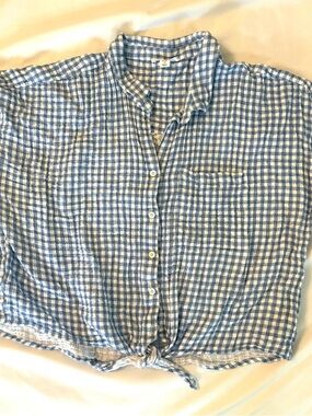 beachlunchlounge Blue and White Gingham Button-Front Tie Hem Blouse